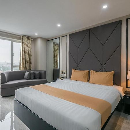Cozrum Lux - The Arrivals Hotel Ho Chi Minh-stad Buitenkant foto