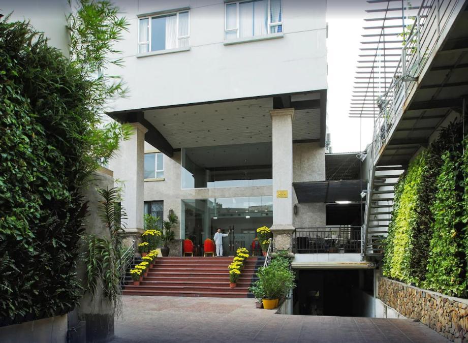 Cozrum Lux - The Arrivals Hotel Ho Chi Minh-stad Buitenkant foto